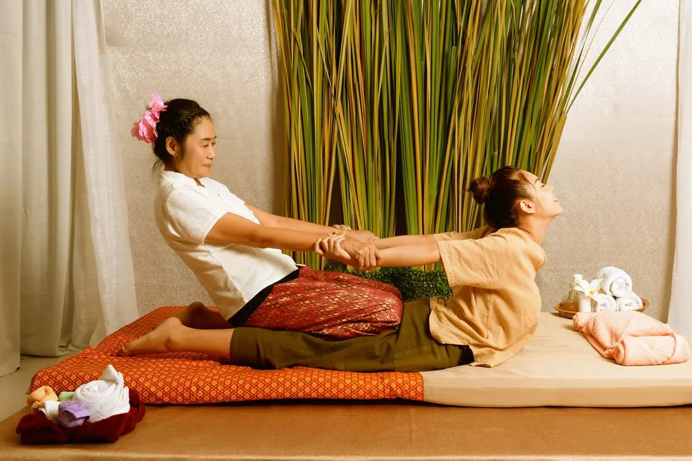 Massage thaï traditionnel et étirements doux
